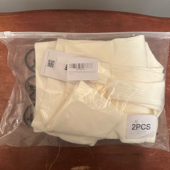 🛍️NWT QINSEN Women’s 2 Piece Cream Work Out Set - Picture 10 of 10